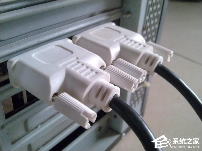 电脑一拖二教程:一台主机两个显示器看电影玩