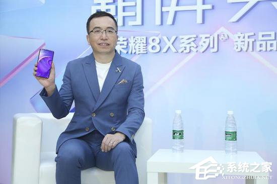 滑屏设计遭批驳!荣耀总裁赵明回怼黄章:吃不到葡萄说葡萄酸