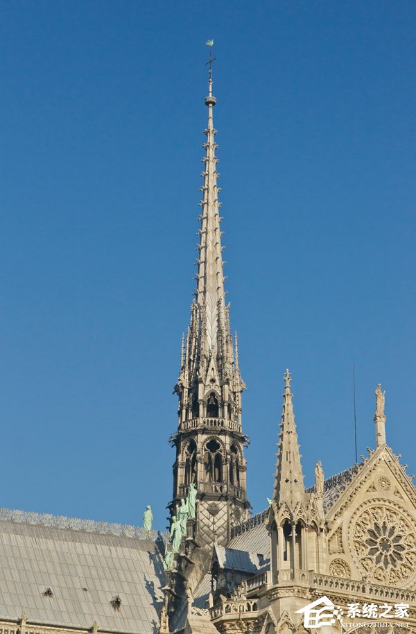 报道称顶楼电线短路或为巴黎圣母院起火原因