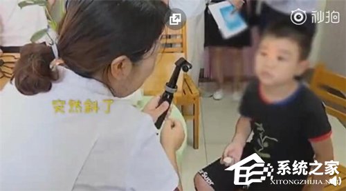 9岁男孩因长期玩手机变斗鸡眼”