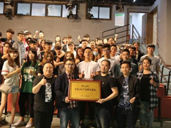 ����VR���ֱ�����ӰѧԺ�������׸���������ʵ�����з����ġ�����