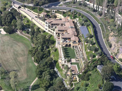 ��Ǯ�������ԣ���˹��CEO��˹��7000����Ԫ���լ