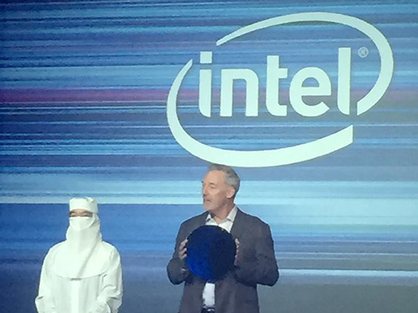 һΰѡࡱꣿIntel״չʾ10nmƳ̵ľԲ