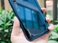Axon 10 ProôAxon 10 Pro