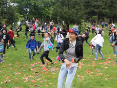 2000����ѧ�������ϴ�ս���ҹ�һ�����ϣ�Ϊ��ѹ